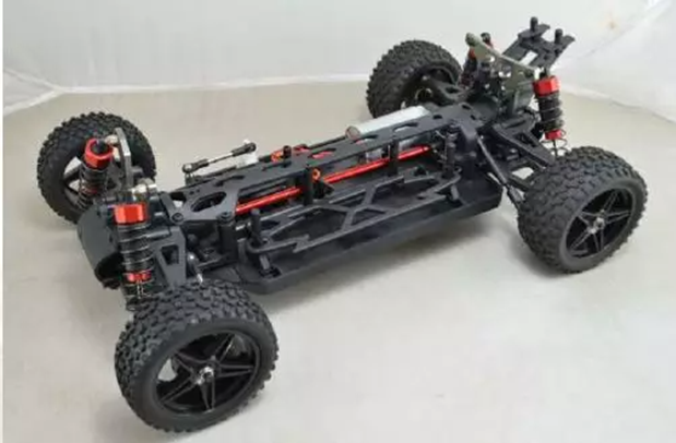 ▲ L 型車模