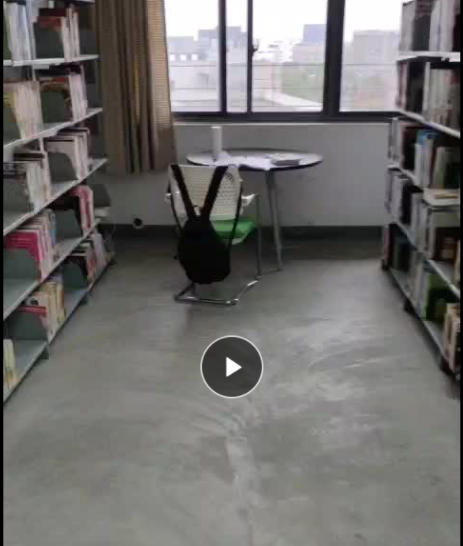 當時因為沒有位置在大冬天的圖書館里看書