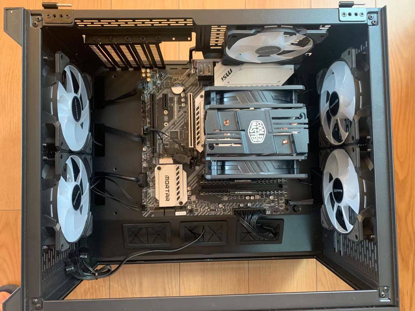 躺下的主機