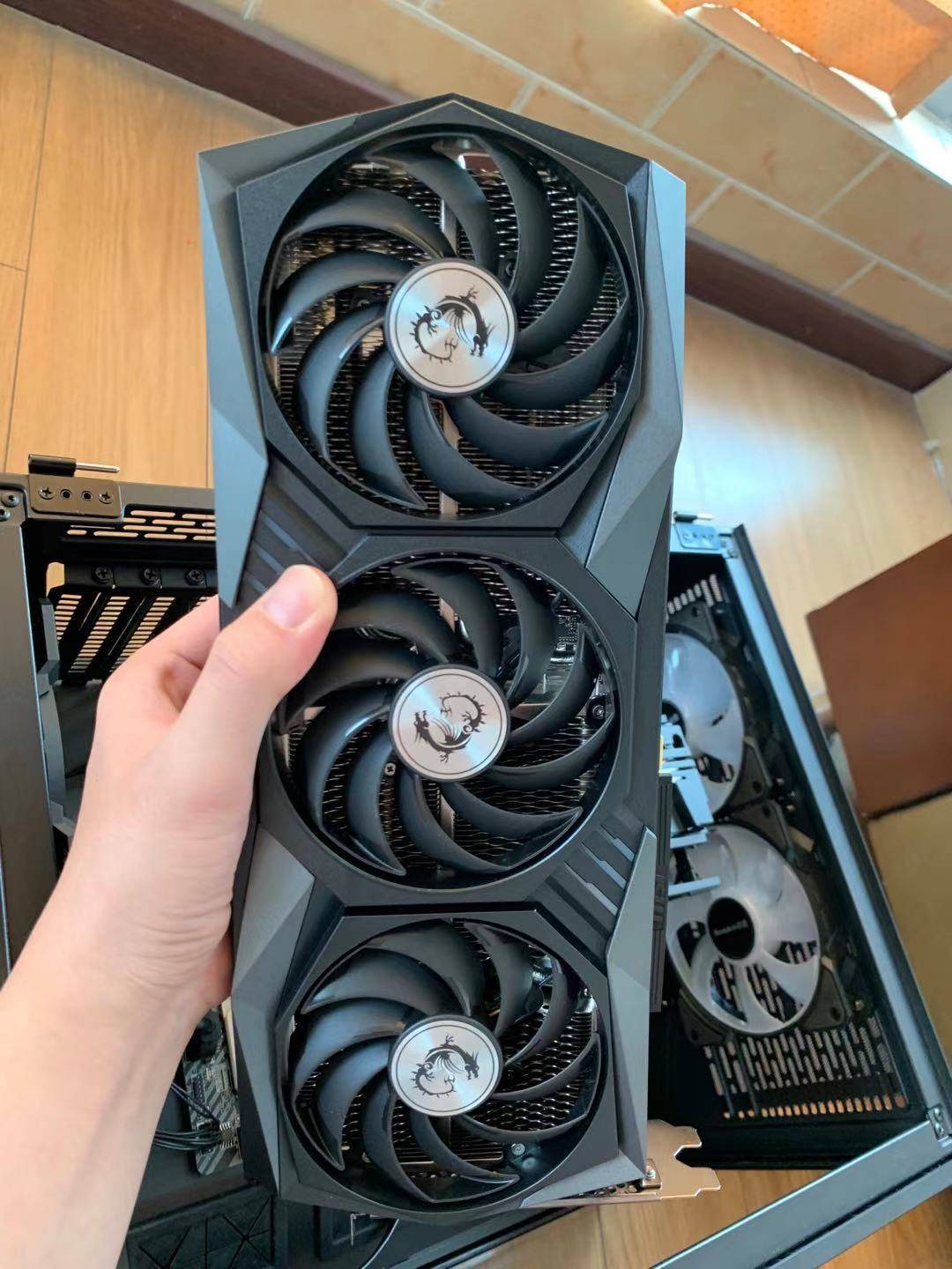 微星魔龍RTX3070正面