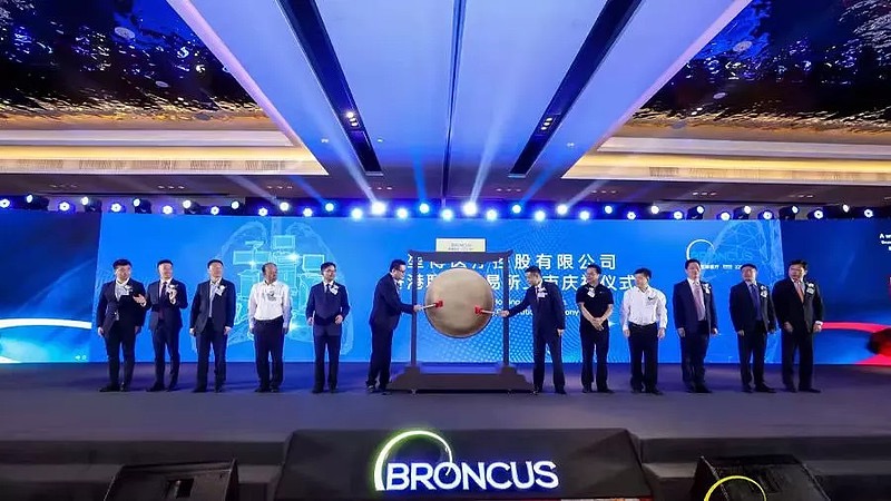 生物醫藥新股扎堆闖關港股:多家公司上市首日破發,暫緩或繼續?
